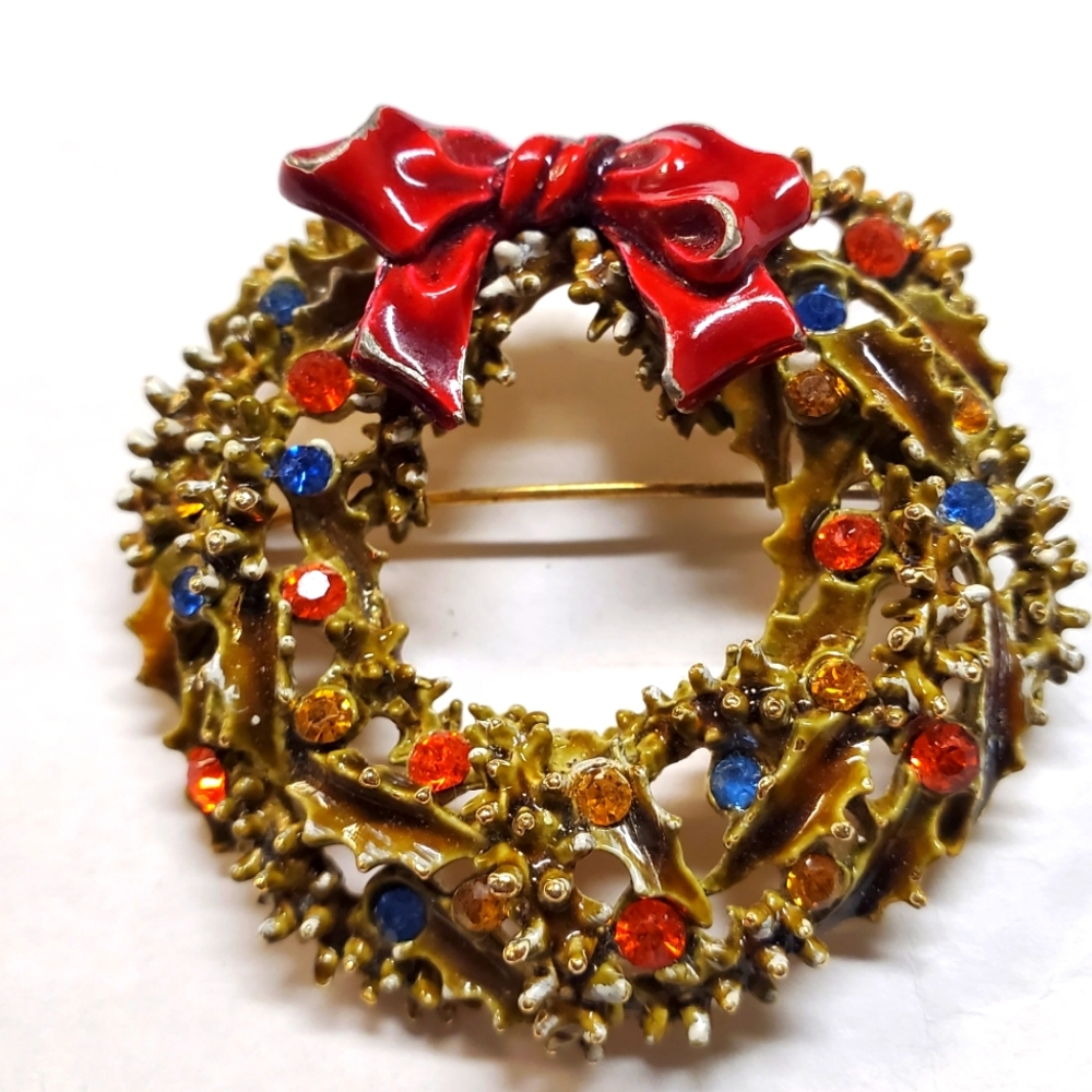 Signed ART CHRISTMAS WREATH BROOCH VINTAGE
